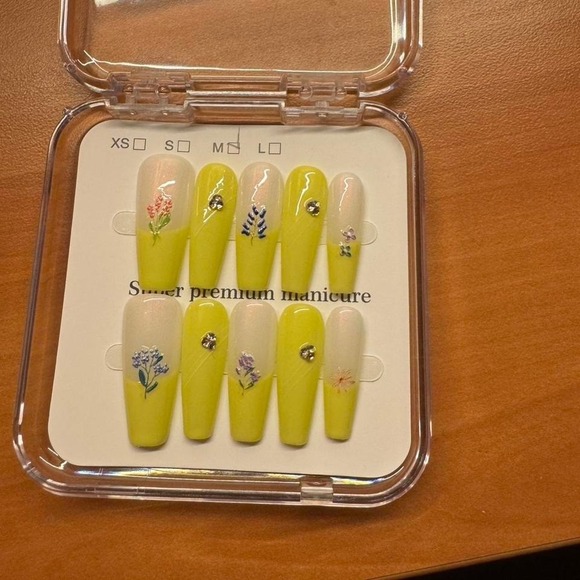 Press On Nails Yellow Floral Gem Super Premium Manicure - Picture 1 of 1